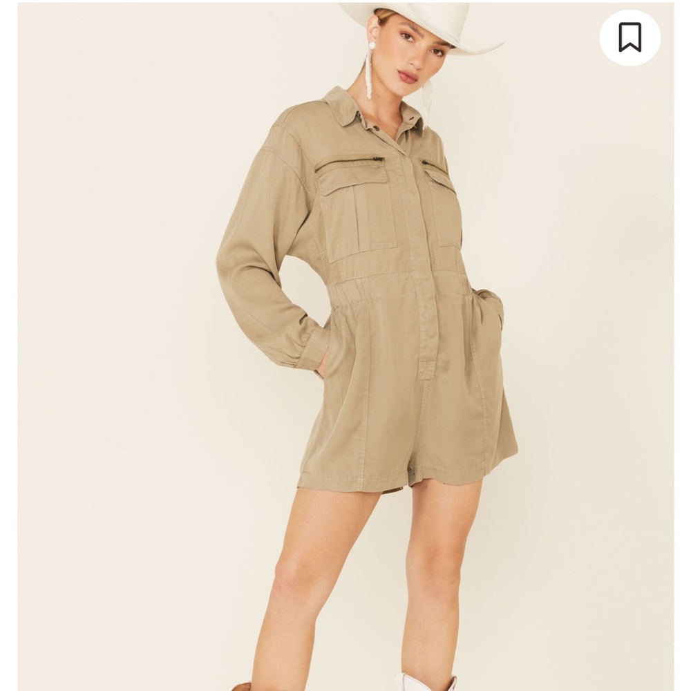 Beyond the radar women’s olive green jumpsuit size m